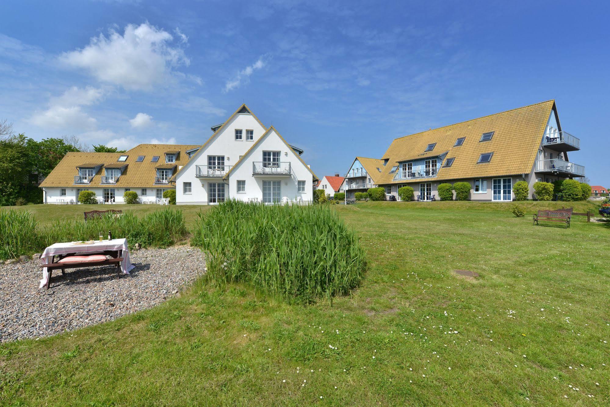 Hotel- & Ferienanlage Kapitaens-Haeuser Breege Exterior photo